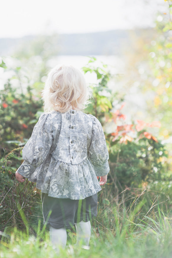 SCALLOPED SHORT PANTS