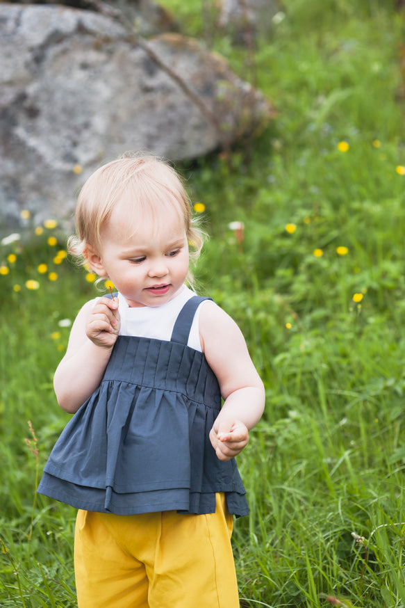 DOUBLE LAYERED SLEEVELESS TOP