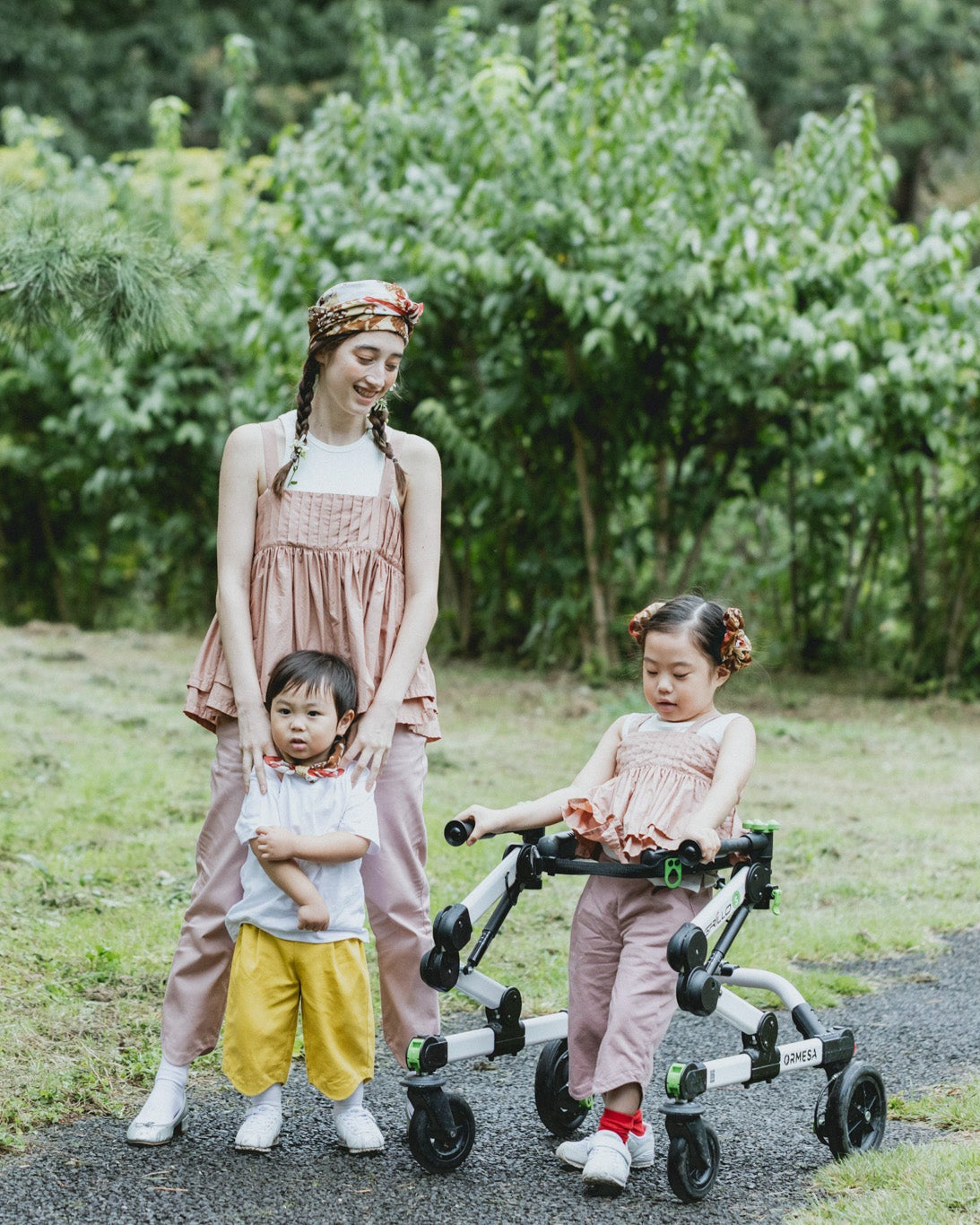 DOUBLE LAYERED SLEEVELESS TOP