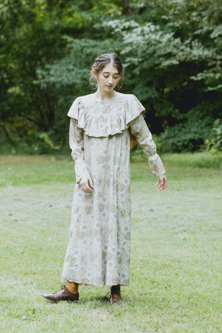 自由大领连衣裙