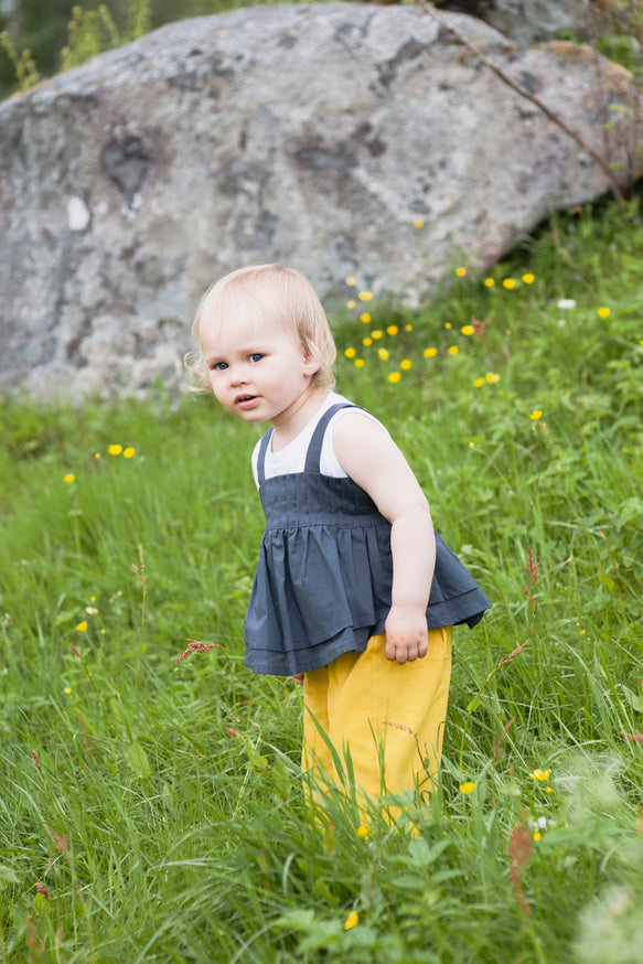 DOUBLE LAYERED SLEEVELESS TOP